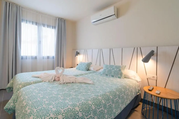2 Bedrooms Villa