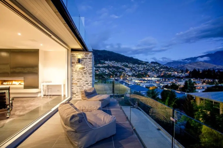 4 Bedrooms Villa
