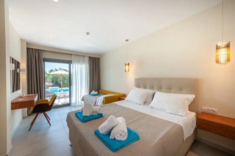 Premium Quadruple room with balcony
