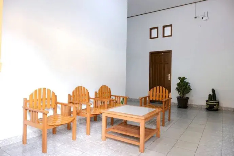 OYO 2766 Kezia Kost