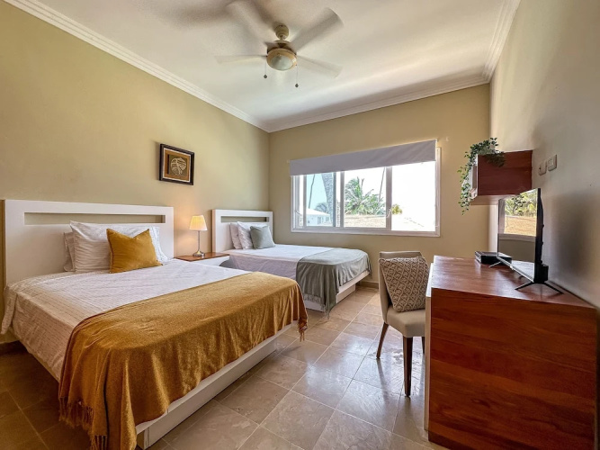 Fantastic beachfront 2 bedroom apartment