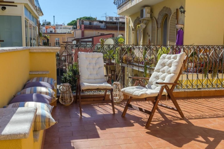 4 Bedrooms Apartment