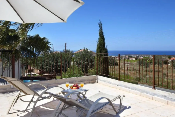 2 Bedrooms Villa