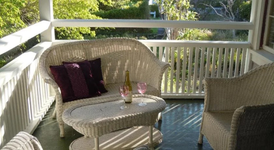 Jacaranda Inn