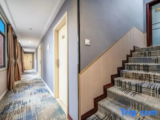 Zhijiang Kelly Hotel