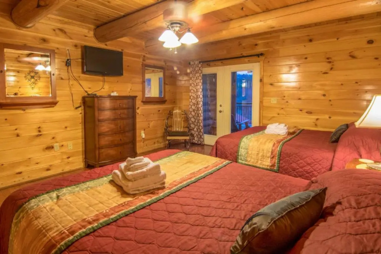 Moose Hollow Lodge