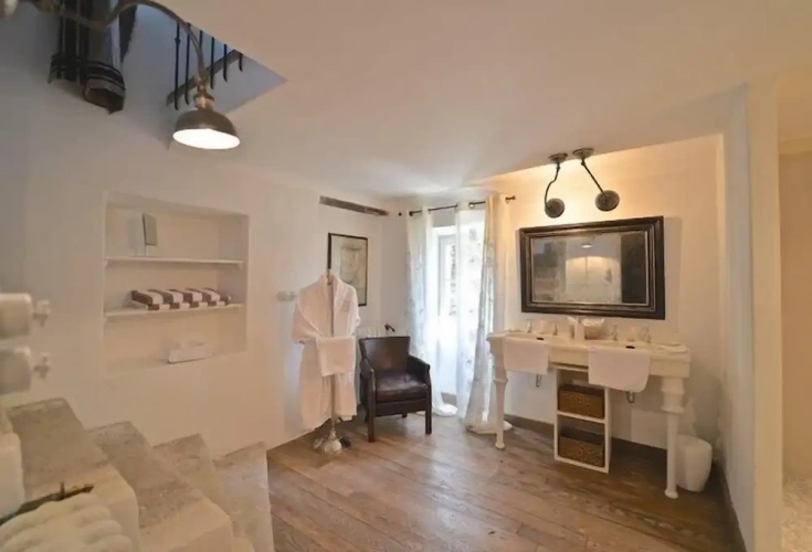 Comfort room
