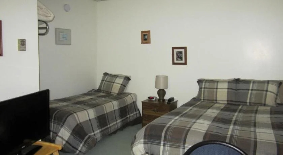 Cedars Inn