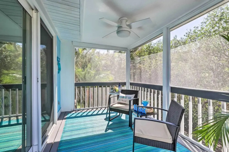 Holmes Beach Retreat: Walk to Beach & Dining!