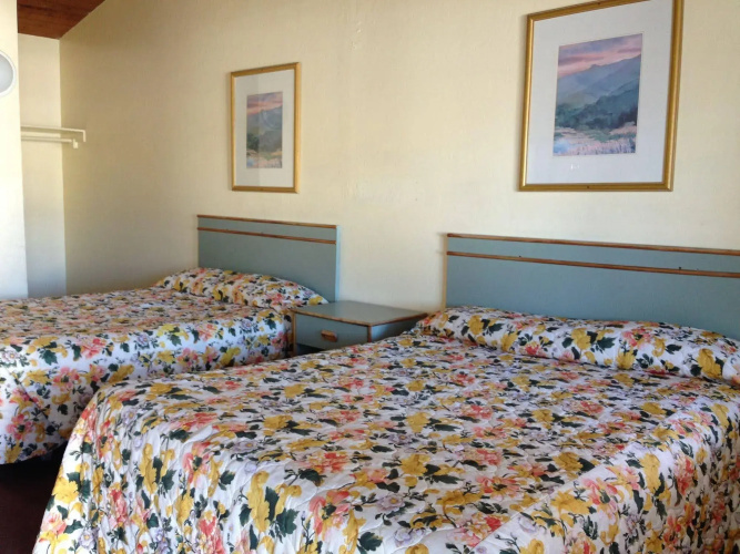 National 9 Motel