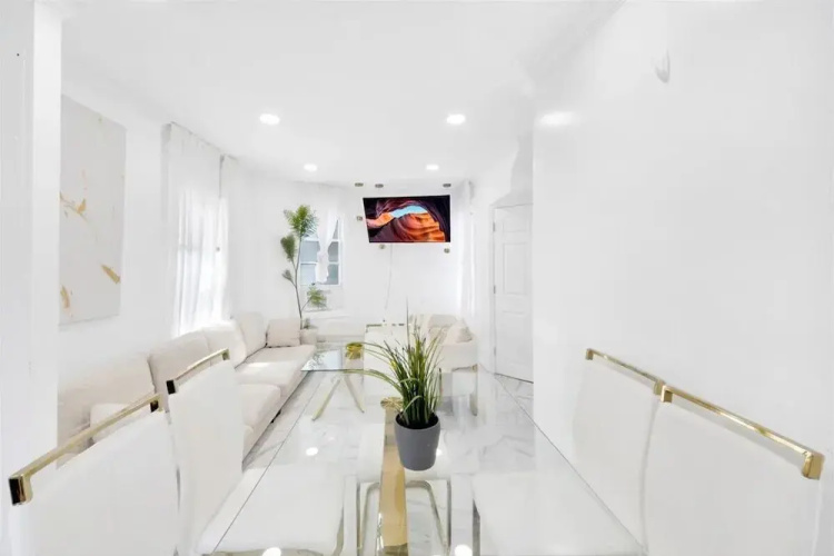 Luxury 5 BR Home Free Parking
