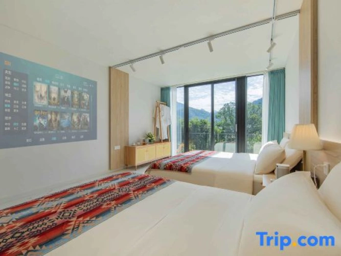 5 Bedrooms Luxury Villa
