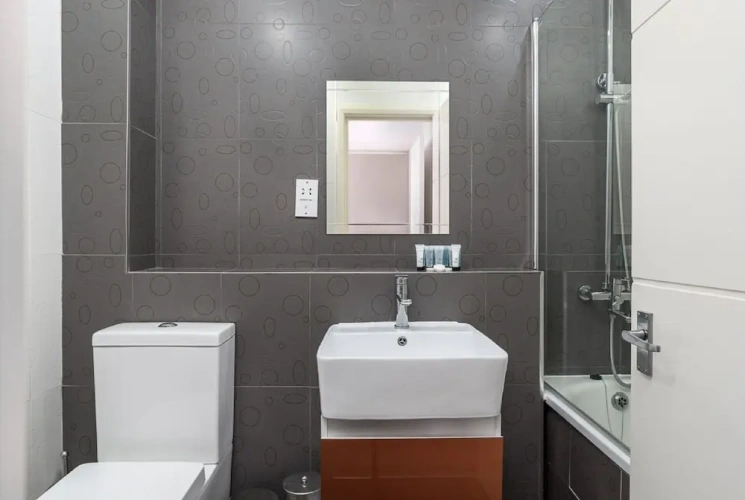 2 Bedrooms Apartment