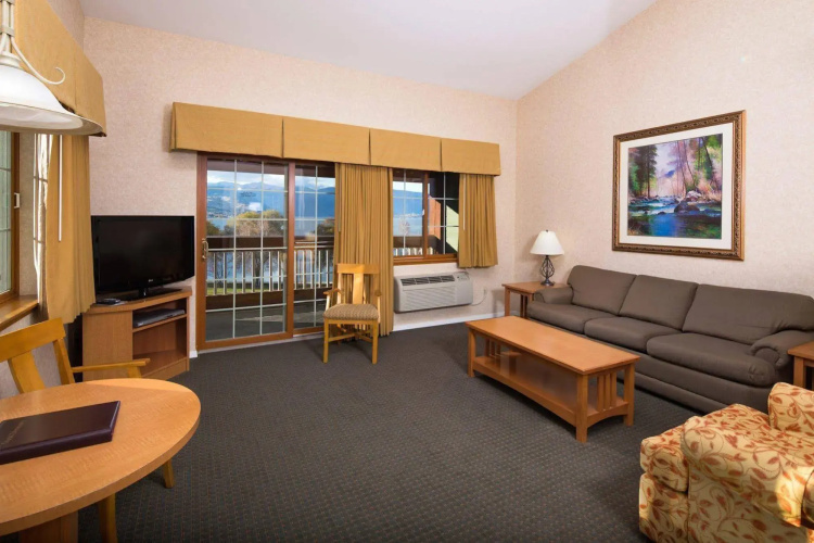 Lakeside Lodge And Suites