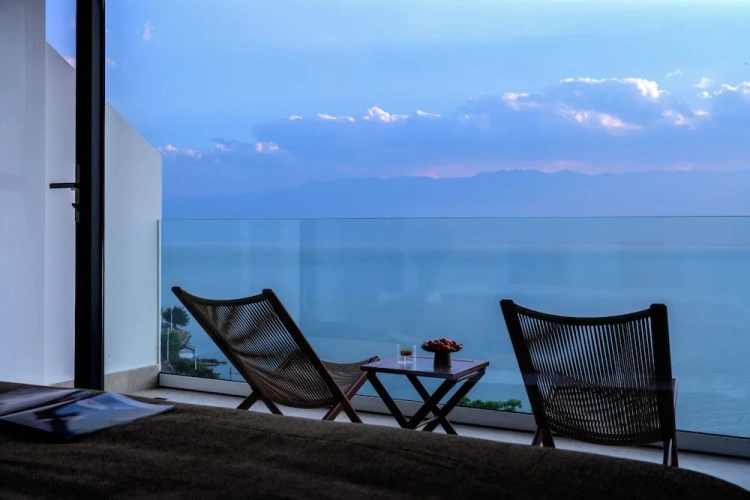 Grand Double room with balcony and with ocean view