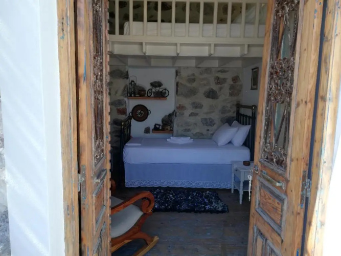 Yalos House