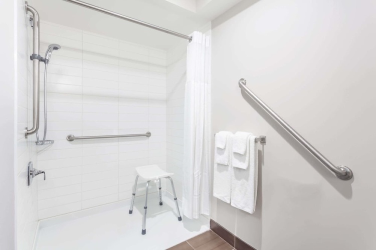 Microtel by Wyndham Casselman photo 10
