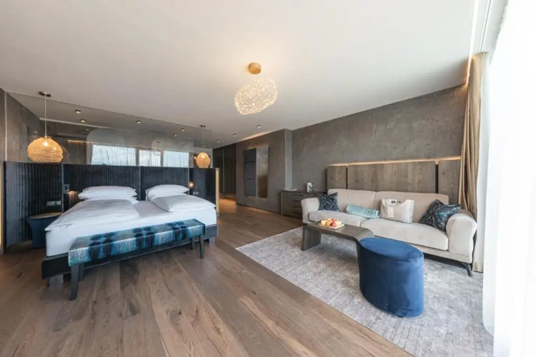 Deluxe Suite
