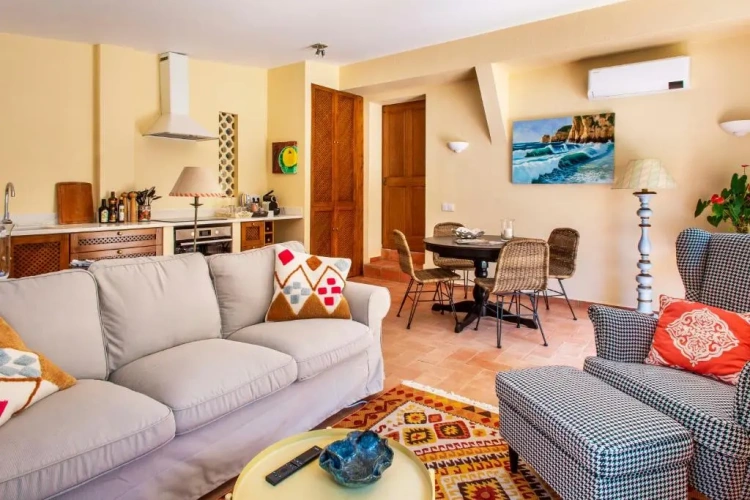 2 Bedrooms Apartment