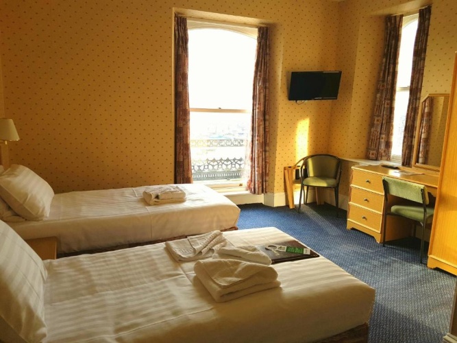 Standard Twin room with sea view