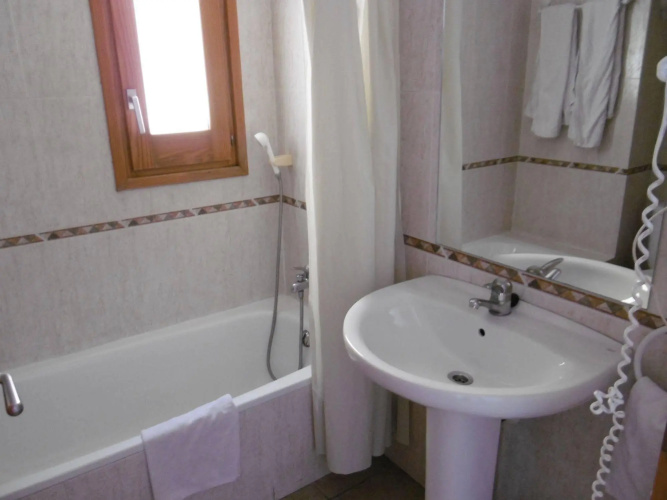 HOTEL ORENETA - Gironella