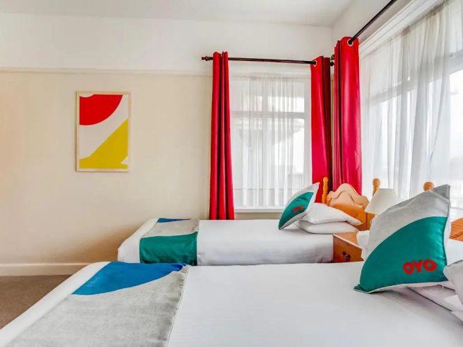 OYO Godolphin Arms Hotel