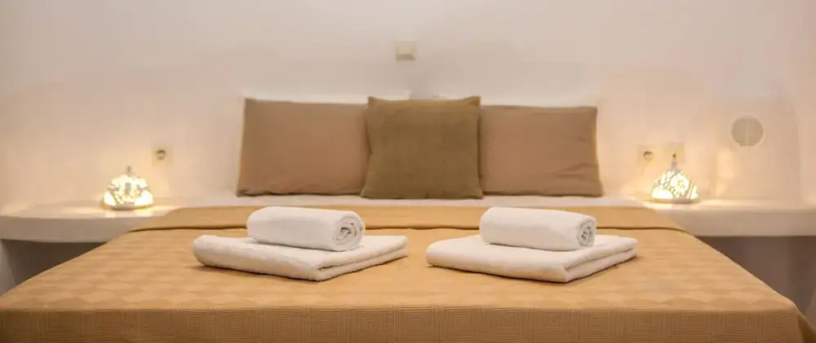 Finikia Oia Suites