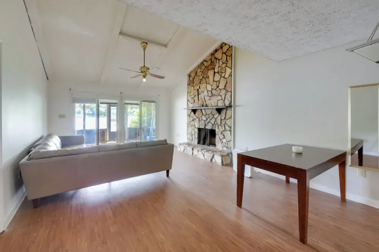 3 Mi to Afb: Wfh-friendly Hub in Warner Robins!