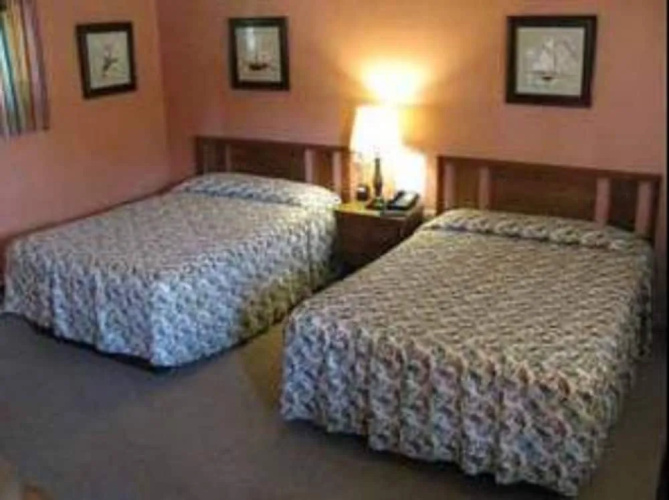 Four Seasons Motel