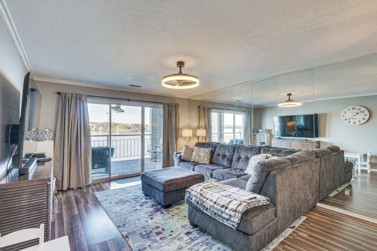 2 Bedrooms Apartment