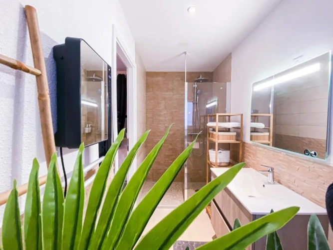 Deluxe Studio