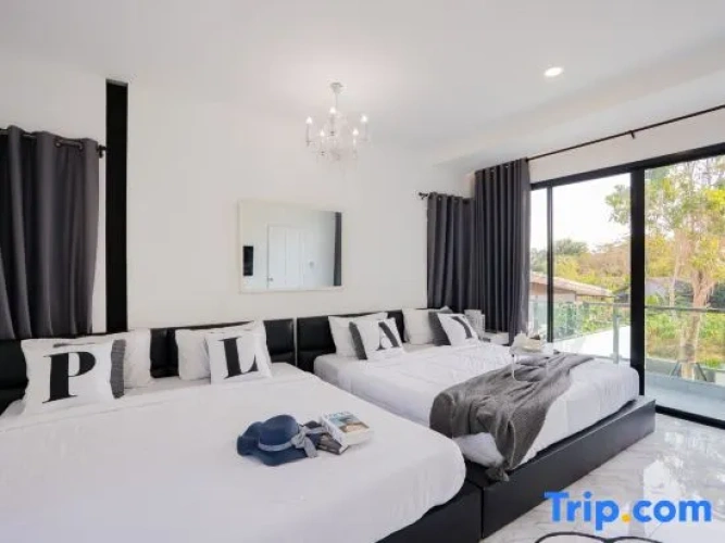 5 Bedrooms Villa