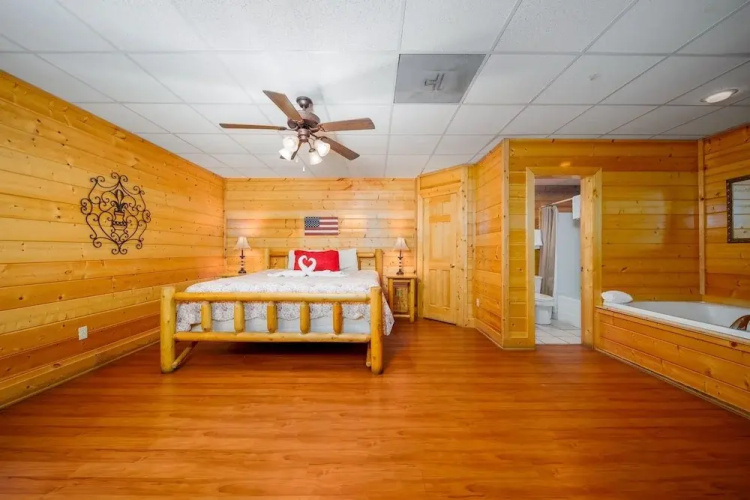 Ern812 - Eagles Perch 2 Bedroom Cabin by RedAwning