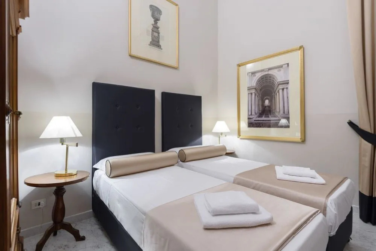 Travel & Stay - Navona 3
