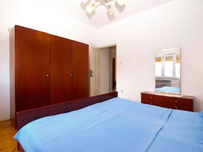 Apartment 1051