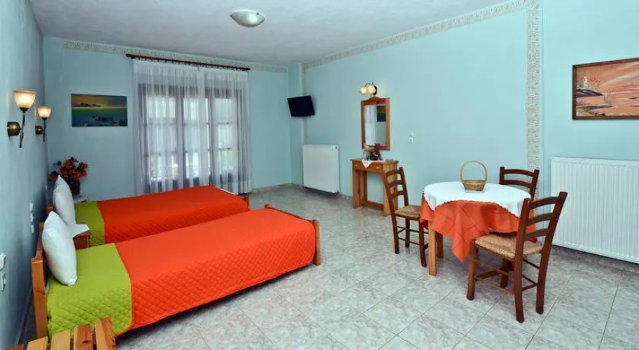 Aris Junior Studio & Apartments