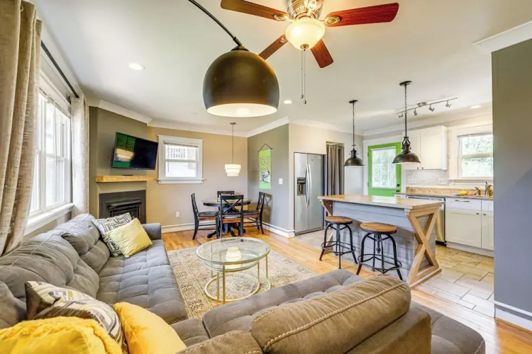 River Arts District Home - Walk to Downtown!