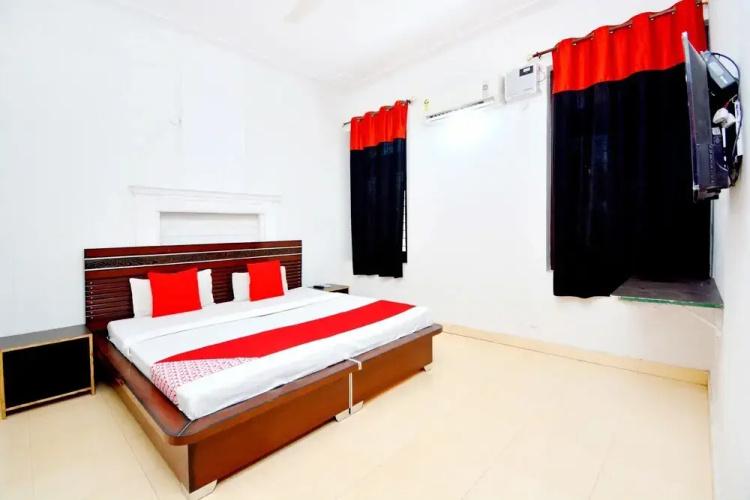 OYO 40005 Corner House