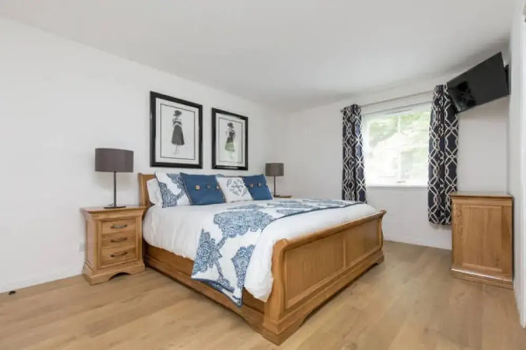 415 Huntingdon Place Apartment