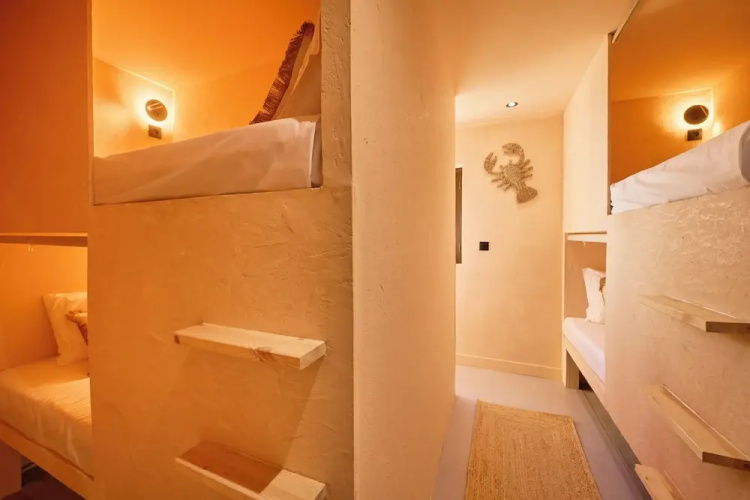 Wander Surf House