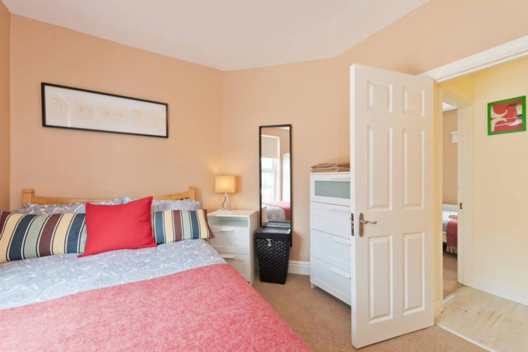 2 Bedroom Apartment By The River