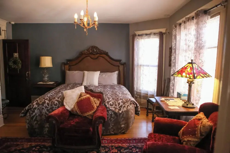 B&B on Broadway