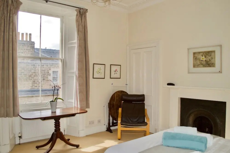 Spacious Flat in Central Stockbridge