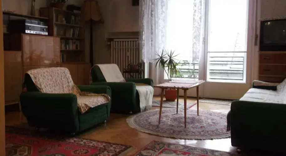 Retro Flat