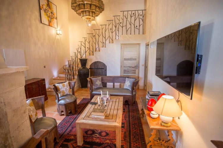 2 Bedrooms Villa