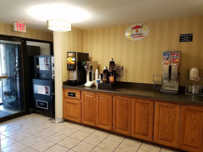 Super 8 Bentonville
