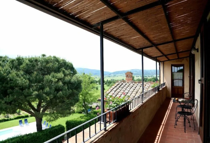 6 Bedrooms Villa