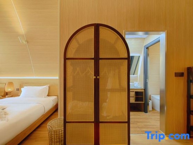 Standard Twin room with courtyard view