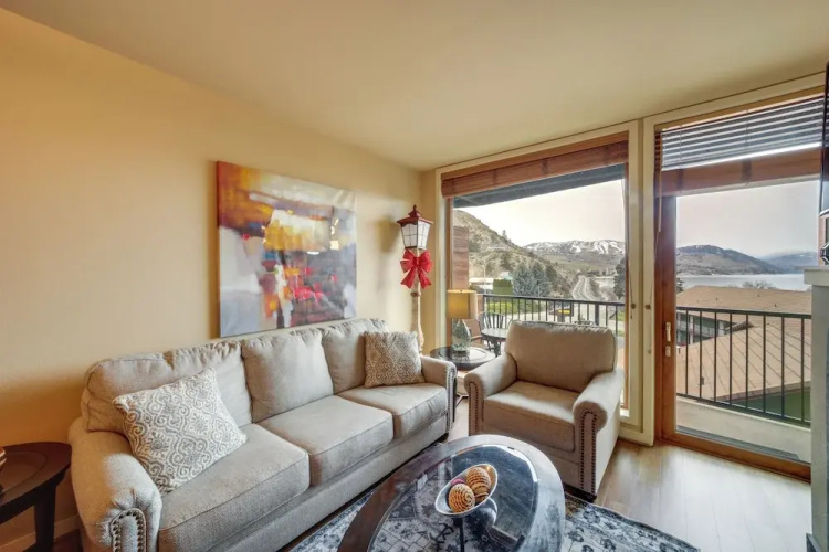 Chelan Home: Views, Pool, Hot Tub, & Beach Access