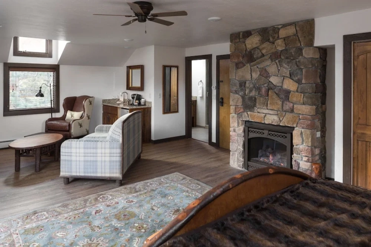 Suite with balcony and with river view